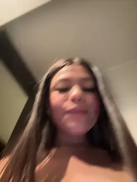 Snapshot of Alyshanon18 chatting on 23, 3, 2025 Alyshanon18 online show from 23, 3, 2025