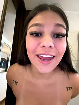 Snapshot of Alyshanon18 chatting on 22, 11, 2025 Alyshanon18 online show from 22, 11, 2025