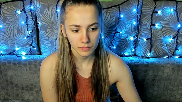 Snapshot of MaggieCake chatting on 6, 12, 2024 MaggieCake online show from 6, 12, 2024