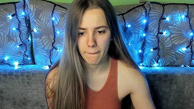 Snapshot of MaggieCake chatting on 8, 12, 2024 MaggieCake online show from 8, 12, 2024