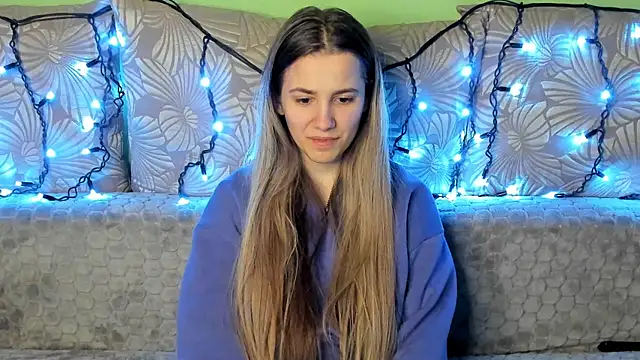 Snapshot of MaggieCake chatting on 13, 12, 2024 MaggieCake online show from 13, 12, 2024