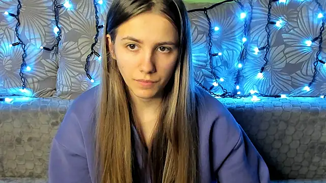 Snapshot of MaggieCake chatting on 15, 12, 2024 MaggieCake online show from 15, 12, 2024