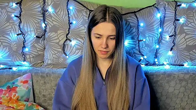 Snapshot of MaggieCake chatting on 16, 12, 2024 MaggieCake online show from 16, 12, 2024