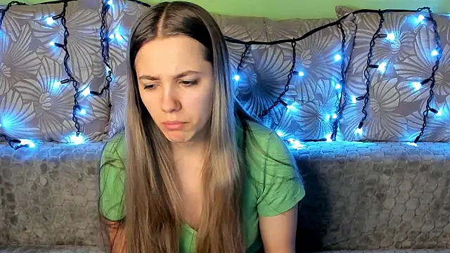 Snapshot of MaggieCake chatting on 22, 12, 2024 MaggieCake online show from 22, 12, 2024