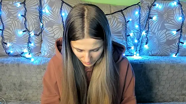 Snapshot of MaggieCake chatting on 26, 12, 2024 MaggieCake online show from 26, 12, 2024