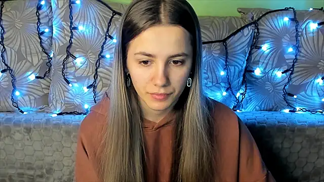 Snapshot of MaggieCake chatting on 7, 1, 2025 MaggieCake online show from 7, 1, 2025