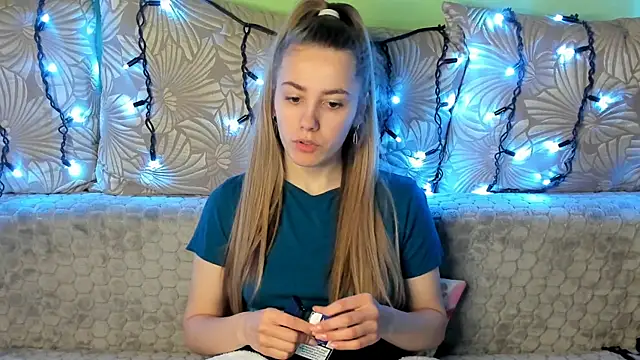 Snapshot of MaggieCake chatting on 27, 1, 2025 MaggieCake online show from 27, 1, 2025