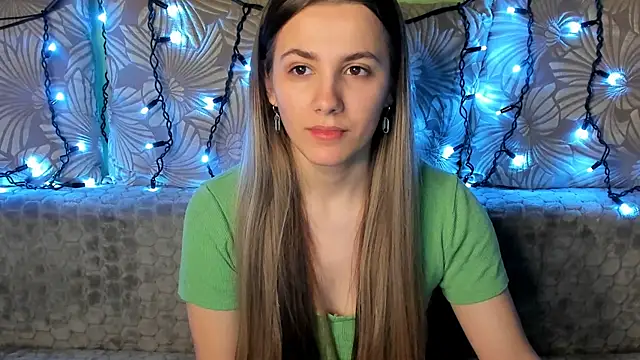 Snapshot of MaggieCake chatting on 9, 2, 2025 MaggieCake online show from 9, 2, 2025