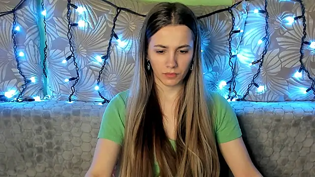 Snapshot of MaggieCake chatting on 9, 2, 2025 MaggieCake online show from 9, 2, 2025