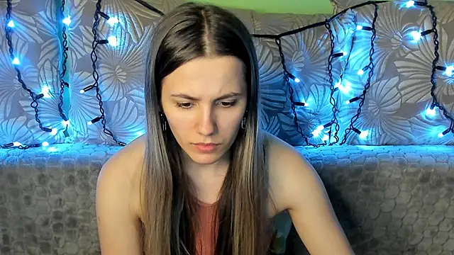 Snapshot of MaggieCake chatting on 13, 2, 2025 MaggieCake online show from 13, 2, 2025