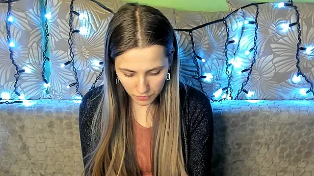 Snapshot of MaggieCake chatting on 14, 2, 2025 MaggieCake online show from 14, 2, 2025