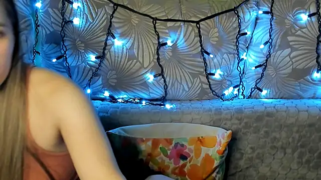 Snapshot of MaggieCake chatting on 15, 2, 2025 MaggieCake online show from 15, 2, 2025