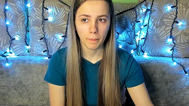 Snapshot of MaggieCake chatting on 19, 2, 2025 MaggieCake online show from 19, 2, 2025