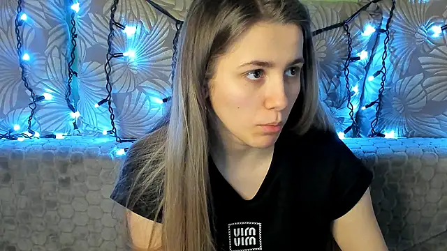 Snapshot of MaggieCake chatting on 24, 2, 2025 MaggieCake online show from 24, 2, 2025