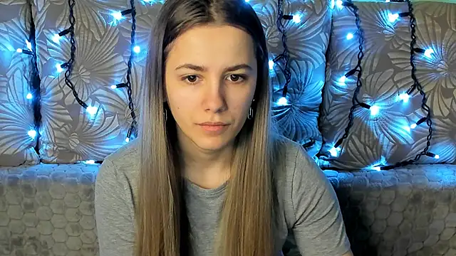 Snapshot of MaggieCake chatting on 27, 2, 2025 MaggieCake online show from 27, 2, 2025