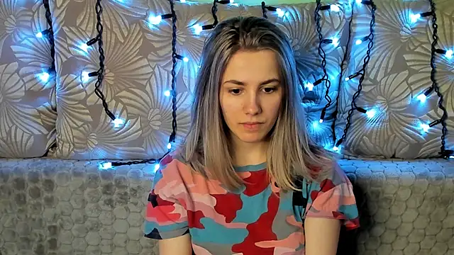 Snapshot of MaggieCake chatting on 7, 3, 2025 MaggieCake online show from 7, 3, 2025