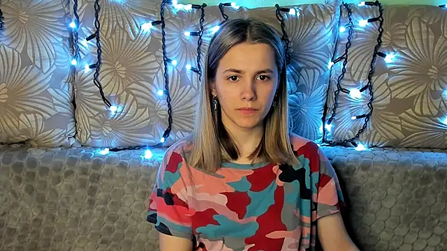 Snapshot of MaggieCake chatting on 14, 3, 2025 MaggieCake online show from 14, 3, 2025