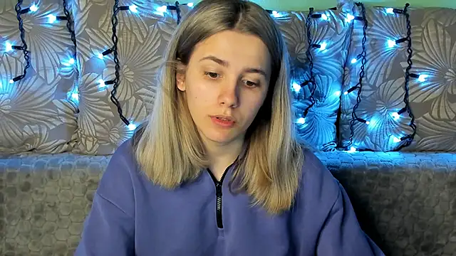 Snapshot of MaggieCake chatting on 18, 3, 2025 MaggieCake online show from 18, 3, 2025