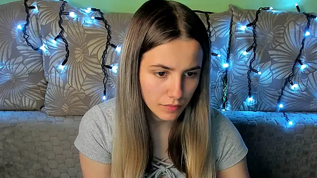 Snapshot of MaggieCake chatting on 20, 10, 2025 MaggieCake online show from 20, 10, 2025