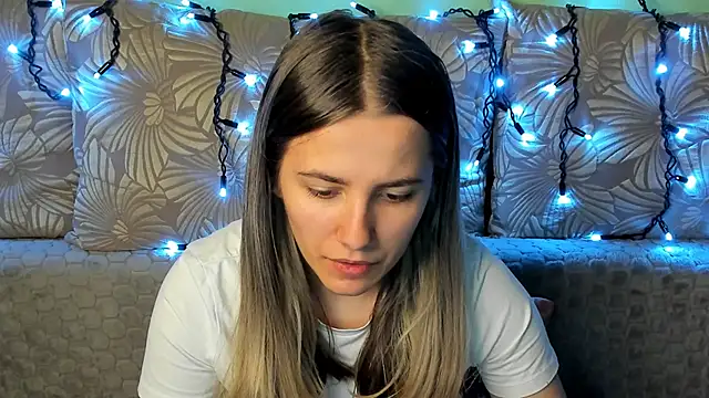 Snapshot of MaggieCake chatting on 25, 10, 2025 MaggieCake online show from 25, 10, 2025