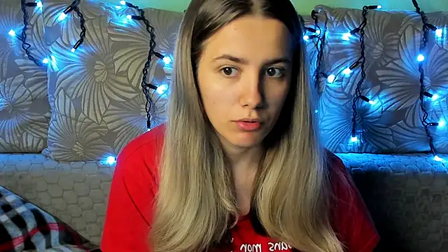 Snapshot of MaggieCake chatting on 30, 10, 2025 MaggieCake online show from 30, 10, 2025