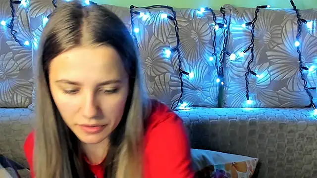 Snapshot of MaggieCake chatting on 31, 10, 2025 MaggieCake online show from 31, 10, 2025