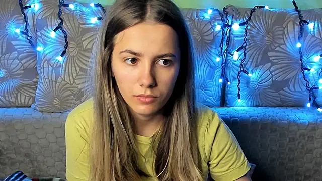 Snapshot of MaggieCake chatting on 3, 11, 2025 MaggieCake online show from 3, 11, 2025