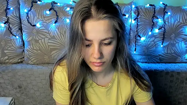 Snapshot of MaggieCake chatting on 18, 12, 2025 MaggieCake online show from 18, 12, 2025