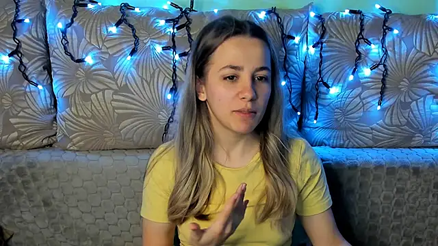 Snapshot of MaggieCake chatting on 19, 12, 2025 MaggieCake online show from 19, 12, 2025