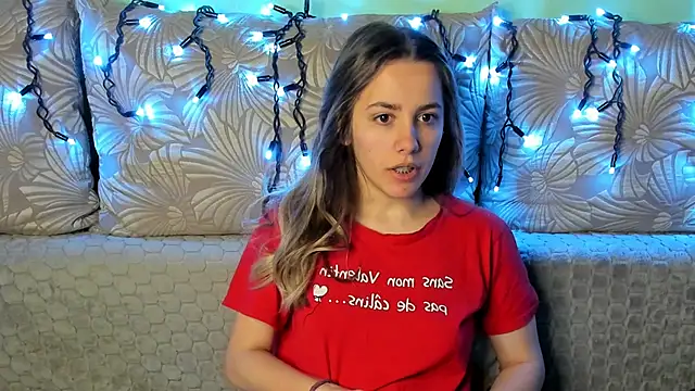 Snapshot of MaggieCake chatting on 20, 12, 2025 MaggieCake online show from 20, 12, 2025