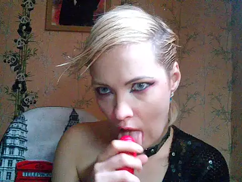 Snapshot of WildMissNiks chatting on 3, 10, 2025 WildMissNiks online show from 3, 10, 2025