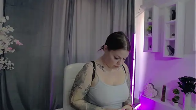 Snapshot of Raven_Luna chatting on 19, 12, 2024 Raven Luna online show from 19, 12, 2024