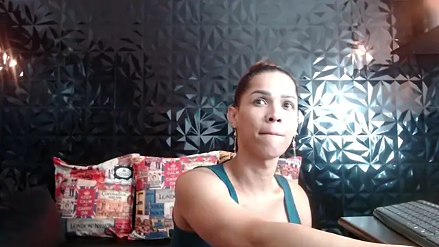 PINK  LOLA1 online show from 5, 12, 2024