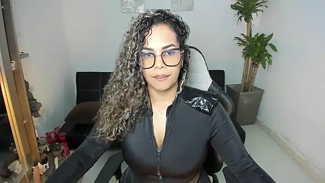 Snapshot of alyssannVhm chatting on 24, 10, 2025 alyssannVhm online show from 24, 10, 2025