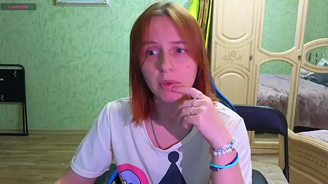 Snapshot of DanaMartina chatting on 8, 10, 2025 DanaMartina online show from 8, 10, 2025