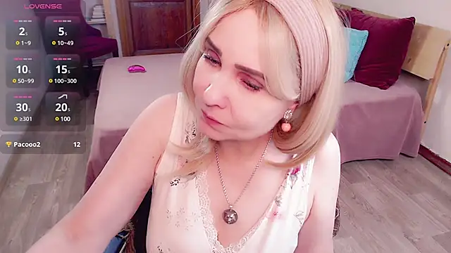 Snapshot of _unique_cam_ chatting on 7, 12, 2024 unique cam online show from 7, 12, 2024