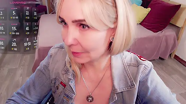 Snapshot of _unique_cam_ chatting on 6, 1, 2025 unique cam online show from 6, 1, 2025