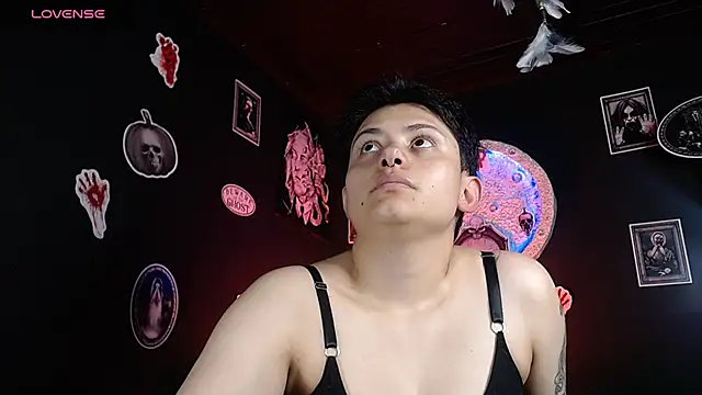 Snapshot of girl_intense444 chatting on 27, 10, 2025 girl intense444 online show from 27, 10, 2025