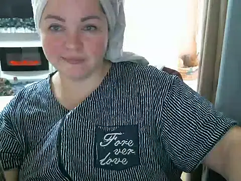 Snapshot of cute__cherry chatting on 12, 12, 2024 cute  cherry online show from 12, 12, 2024