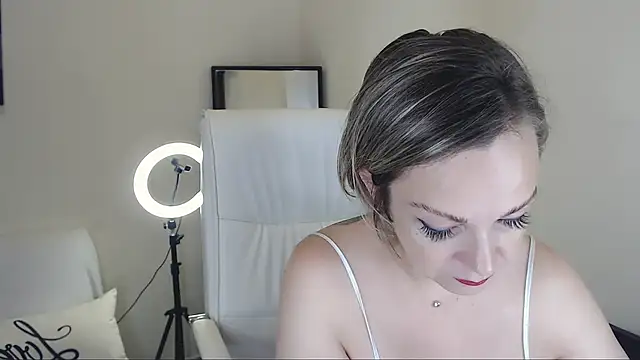 Tilly Eliot online show from 22, 2, 2025