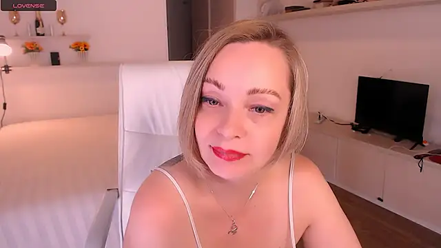 Tilly Eliot online show from 14, 11, 2025