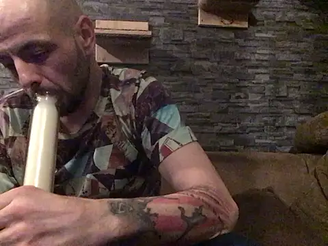 kissfreak85 online show from 1, 2, 2025