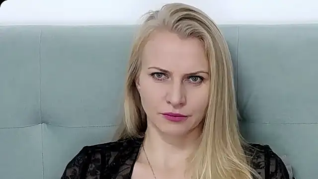 Snapshot of K__Adrienne chatting on 8, 11, 2025 K Adrienne online show from 8, 11, 2025