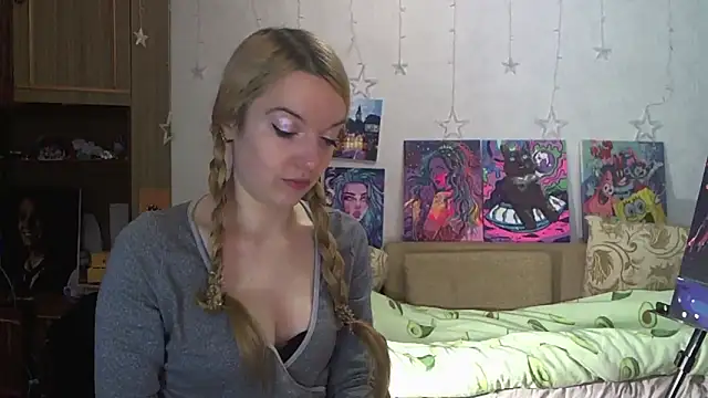 Snapshot of SecretSophia chatting on 10, 12, 2024 SecretSophia online show from 10, 12, 2024