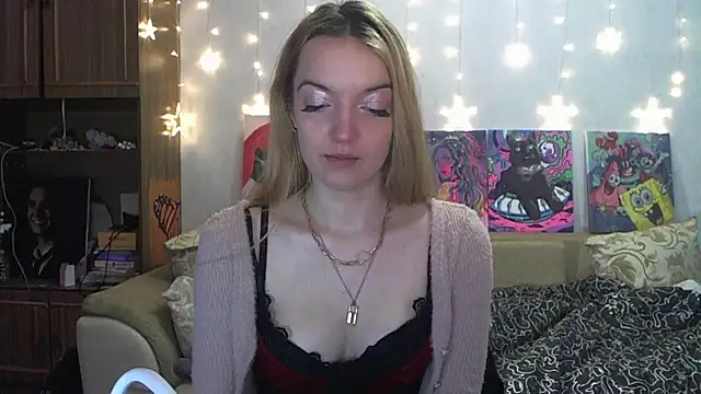 Snapshot of SecretSophia chatting on 4, 1, 2025 SecretSophia online show from 4, 1, 2025