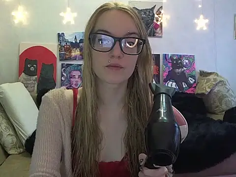 Snapshot of SecretSophia chatting on 28, 10, 2025 SecretSophia online show from 28, 10, 2025