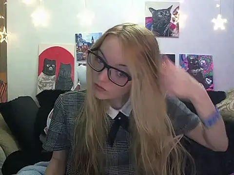 Snapshot of SecretSophia chatting on 12, 11, 2025 SecretSophia online show from 12, 11, 2025