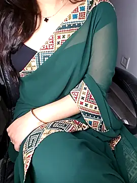 Snapshot of aliyaah_singh chatting on 15, 10, 2025 aliyaah singh online show from 15, 10, 2025