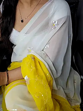 Snapshot of aliyaah_singh chatting on 12, 11, 2025 aliyaah singh online show from 12, 11, 2025