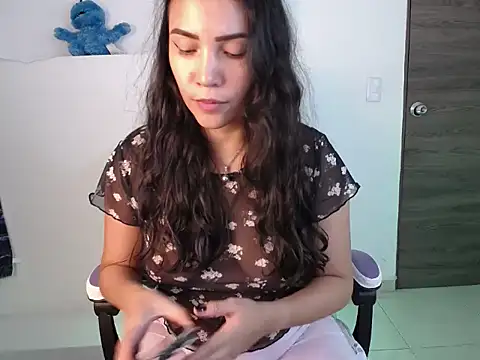 cutie and slutty online show from 11, 10, 2025